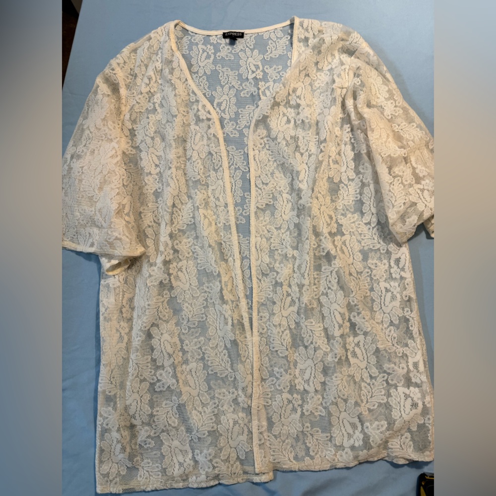 Express lace kimono
